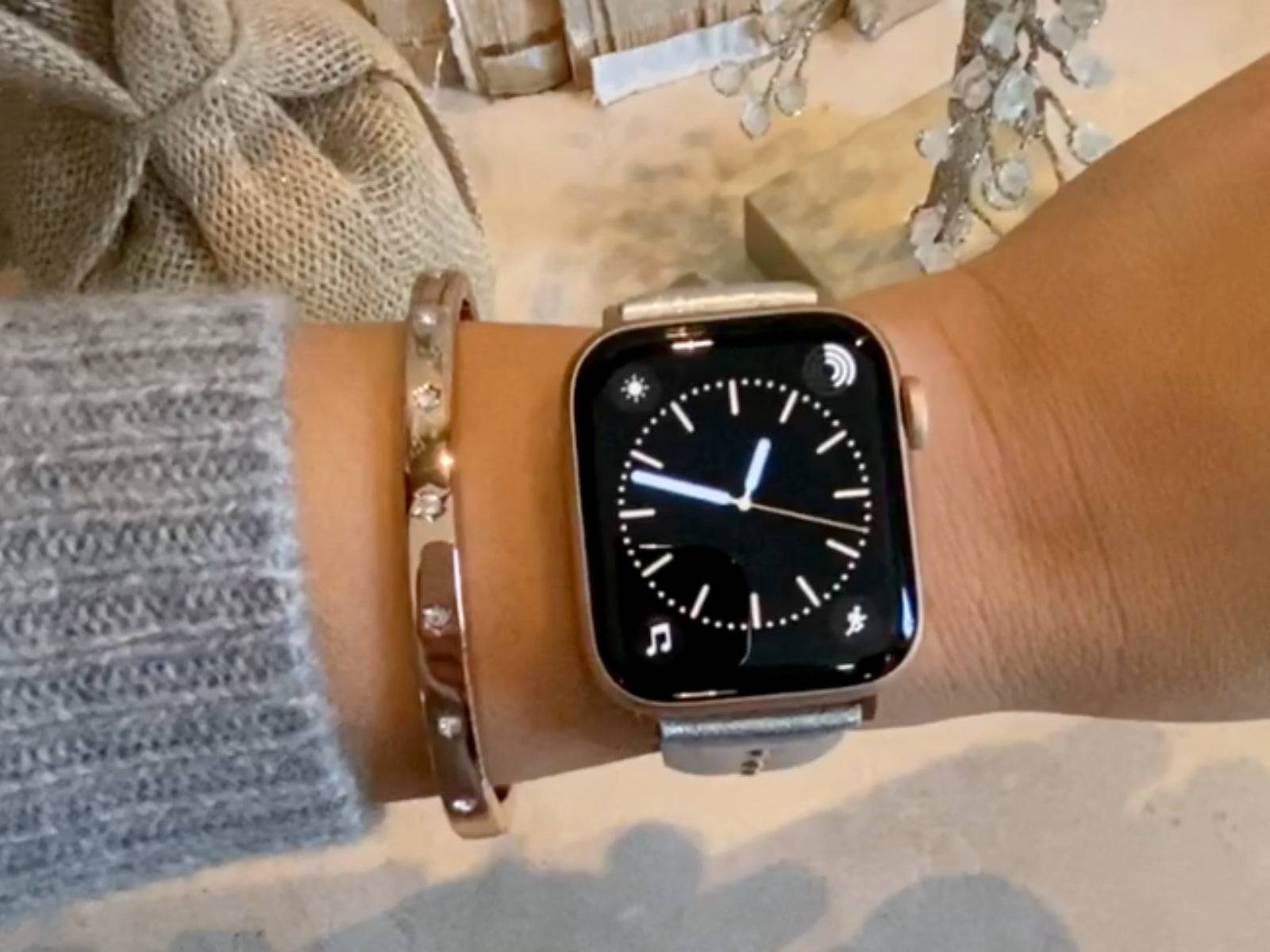 Metallic Silver Stud Band for the Apple Watch - Goldenerre Women's Apple Watch Bands and Jewelry